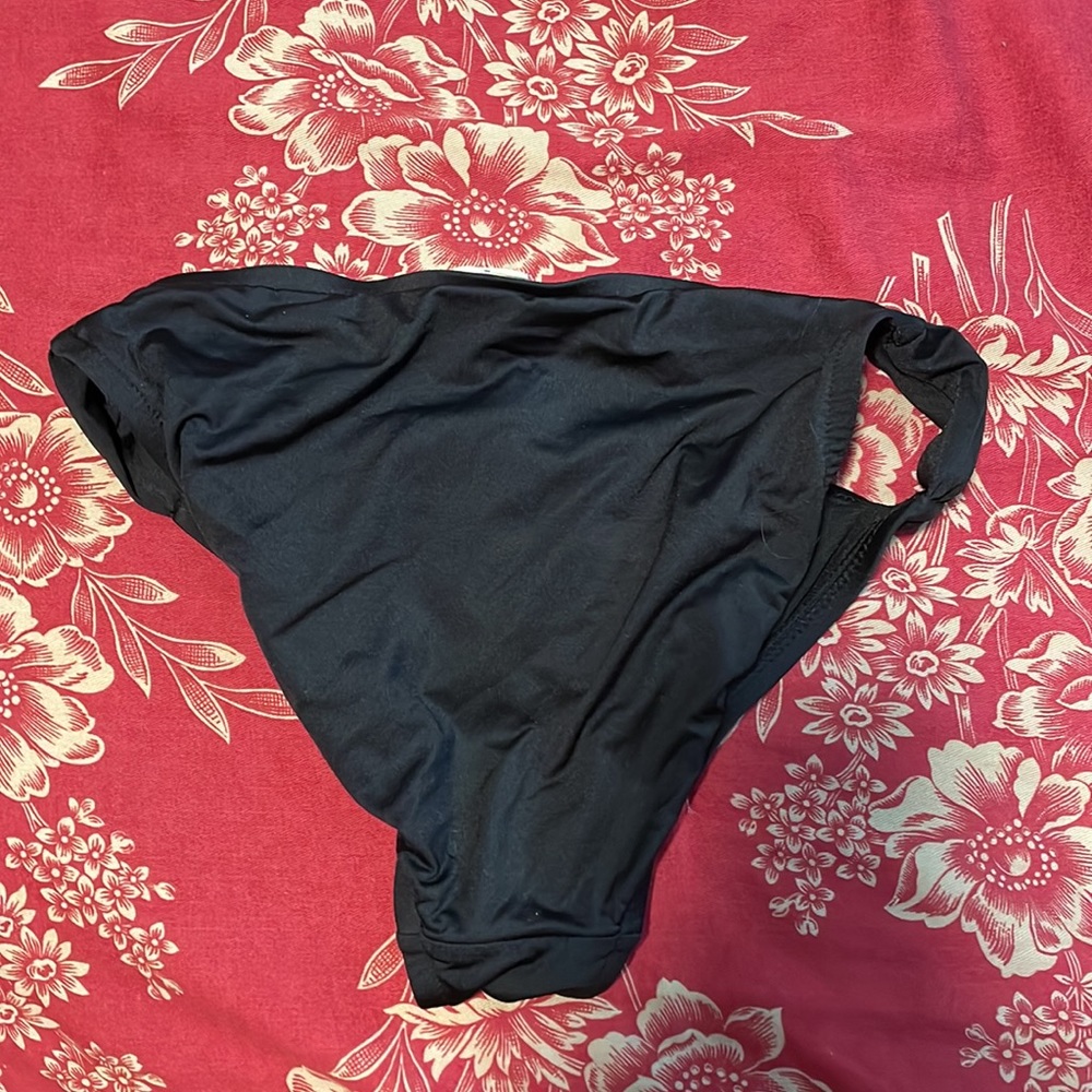 Patterned Bikini - Picture 5 of 5